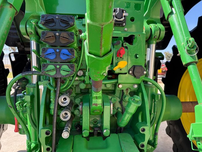2022 John Deere 7R210