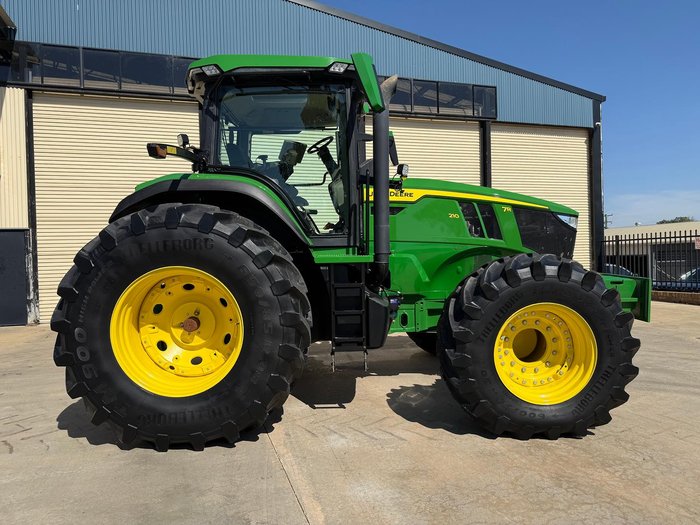 2022 John Deere 7R210
