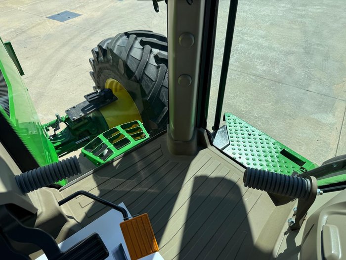 2022 John Deere 7R210