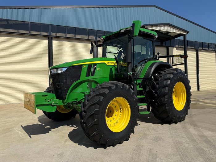 2022 John Deere 7R210