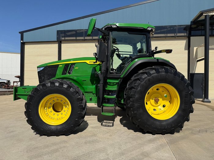 2022 John Deere 7R210