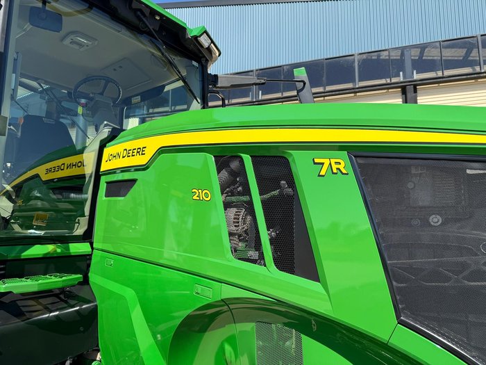 2022 John Deere 7R210