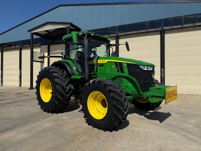 2022 John Deere 7R210