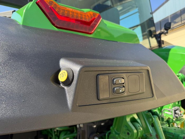 2022 John Deere 7R210