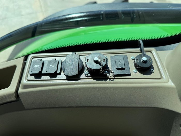 2022 John Deere 7R210