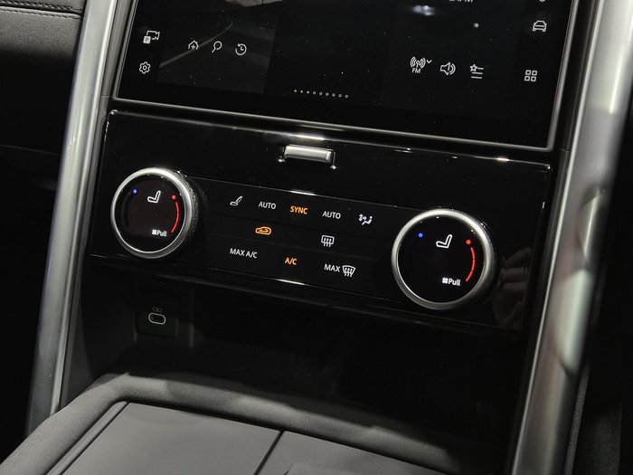 2025 Land Rover Discovery D350 S