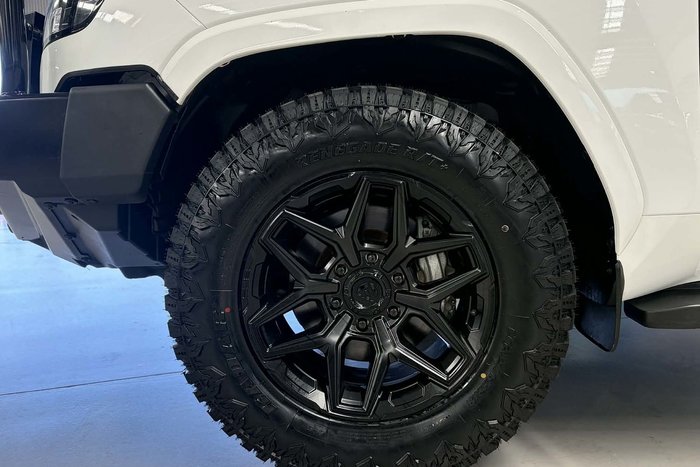 2023 Toyota Landcruiser GXL