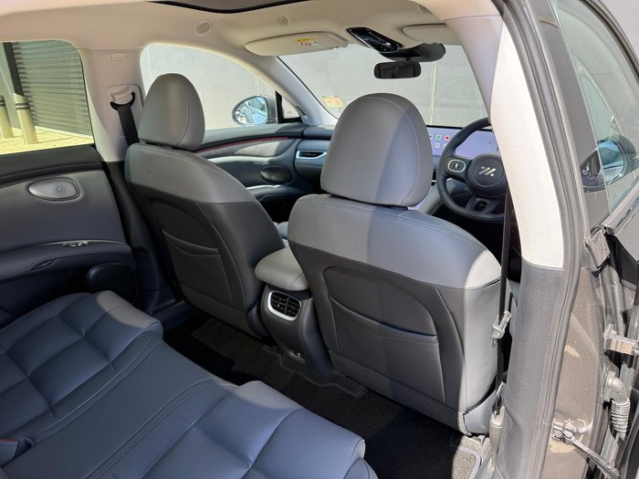 2025 MG IM6 Platinum