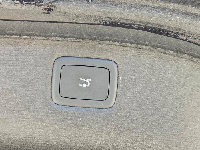 2025 MG IM6 Platinum