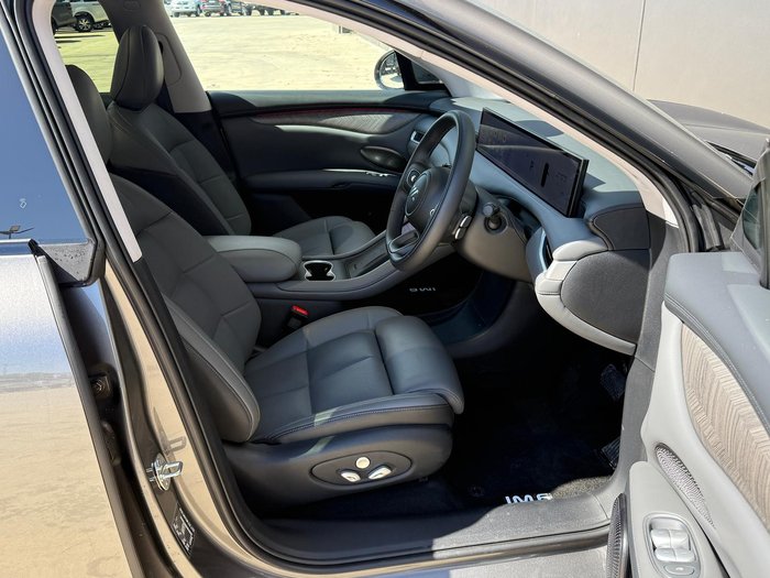 2025 MG IM6 Platinum