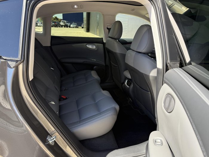 2025 MG IM6 Platinum