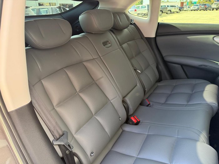 2025 MG IM6 Platinum