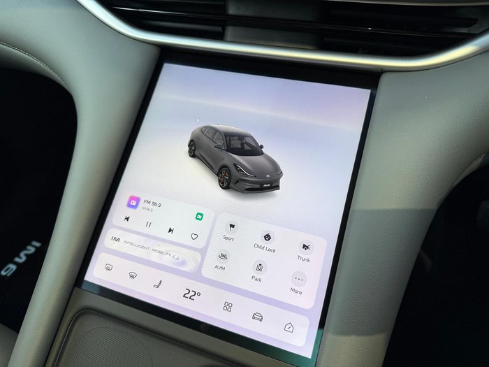 2025 MG IM6 Platinum