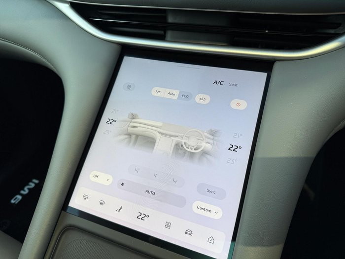 2025 MG IM6 Platinum