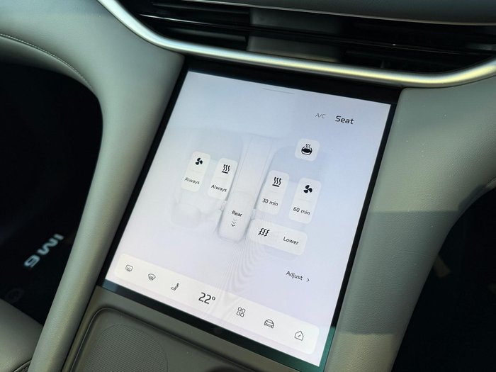 2025 MG IM6 Platinum