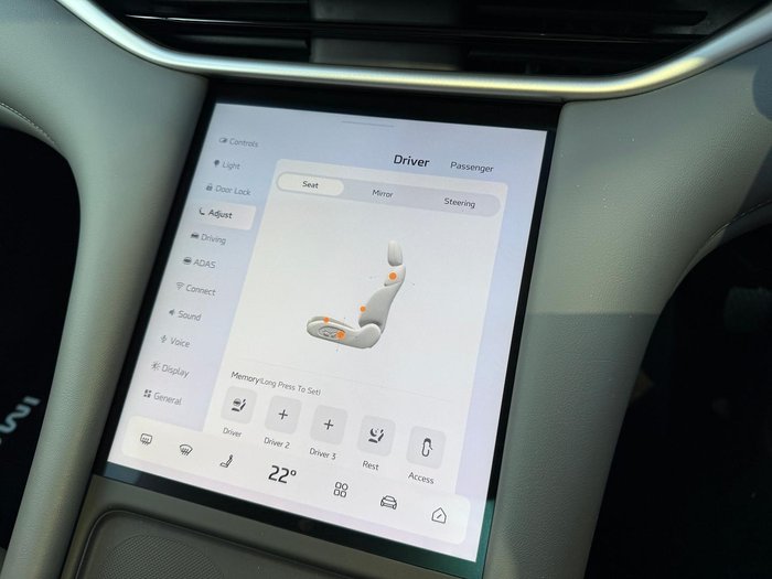 2025 MG IM6 Platinum