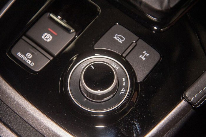 2025 Isuzu MU-X LS-T