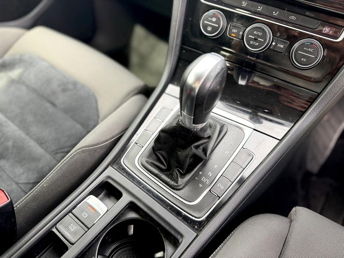 2013 Volkswagen Golf 110TDI Highline 7 Pure White