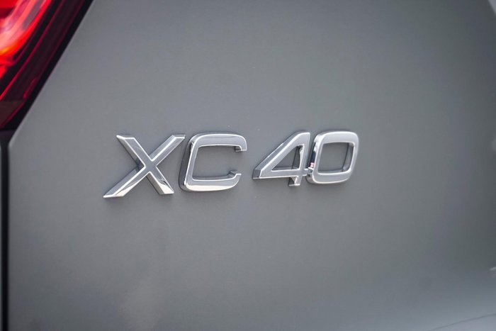 2025 Volvo XC40 Plus B4