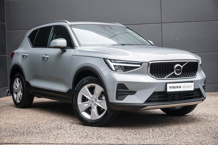 2025 Volvo XC40