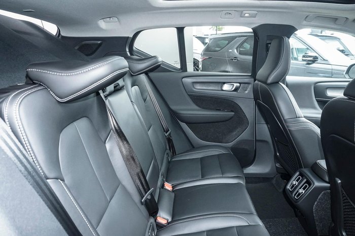 2025 Volvo XC40 Plus B4