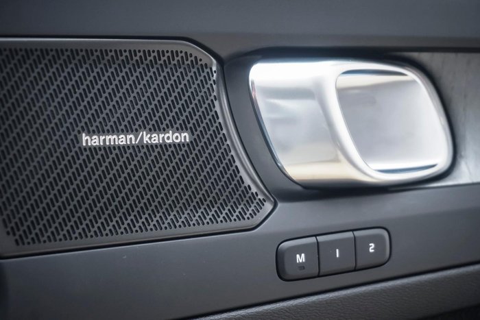 2025 Volvo XC40 Plus B4