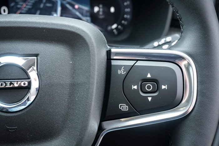 2025 Volvo XC40 Plus B4