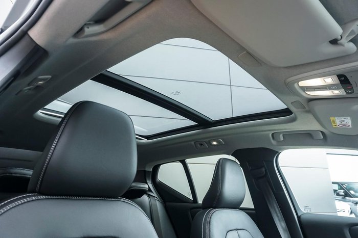 2025 Volvo XC40 Plus B4