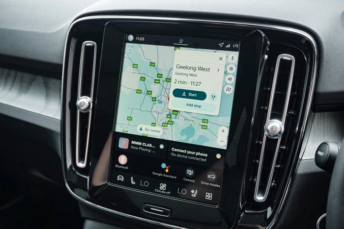 2025 Volvo XC40 Plus B4