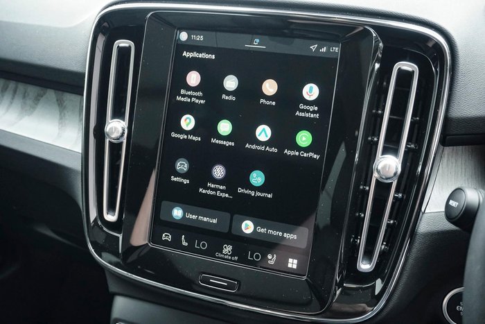 2025 Volvo XC40 Plus B4