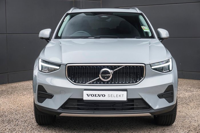 2025 Volvo XC40 Plus B4