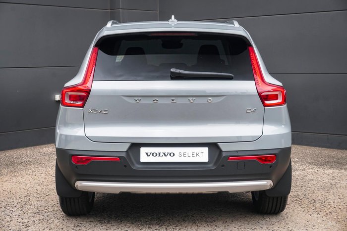2025 Volvo XC40 Plus B4