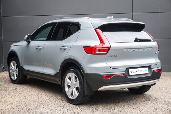2025 Volvo XC40 Plus B4