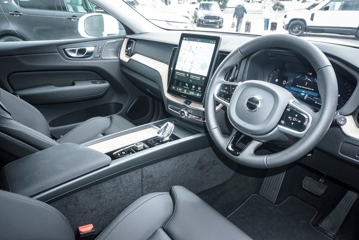 2025 Volvo XC60 Plus B5 Bright