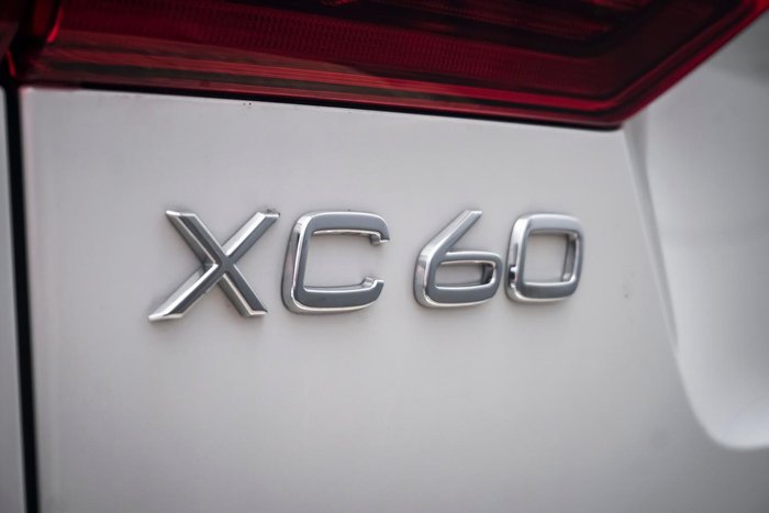 2025 Volvo XC60 Plus B5 Bright