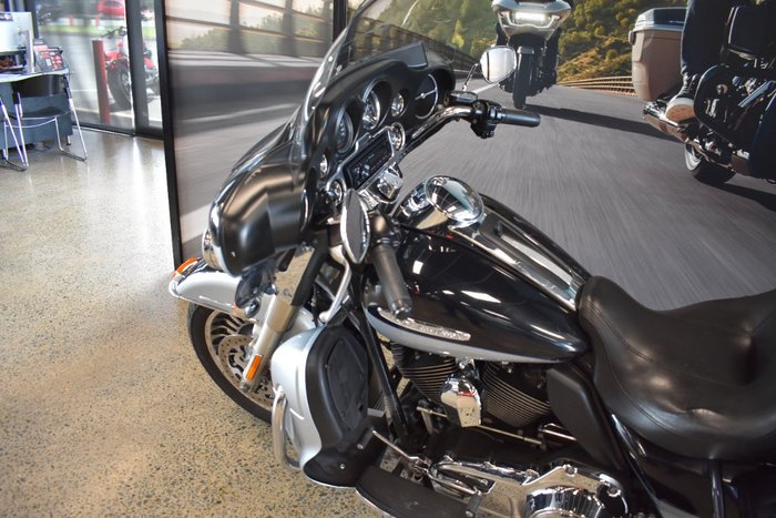 2012 Harley-davidson FLHTCU U/C ELECTRA GLIDE BLACK