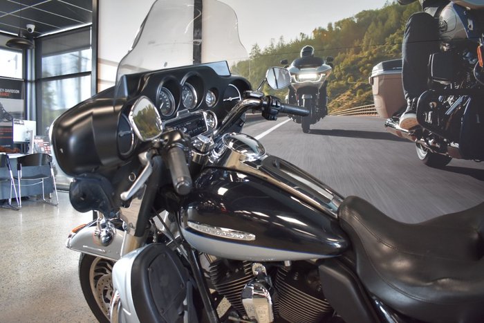 2012 Harley-davidson FLHTCU U/C ELECTRA GLIDE BLACK