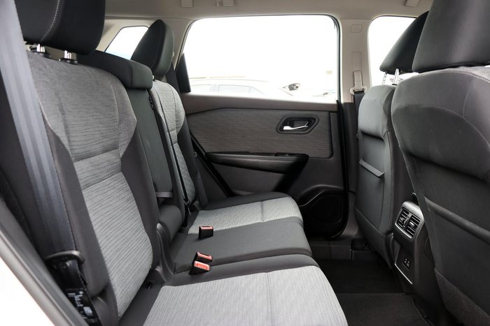 2025 Nissan X-TRAIL ST