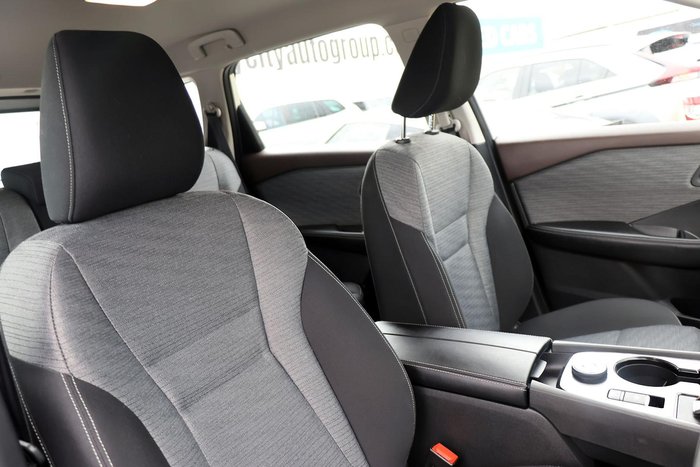 2025 Nissan X-TRAIL ST