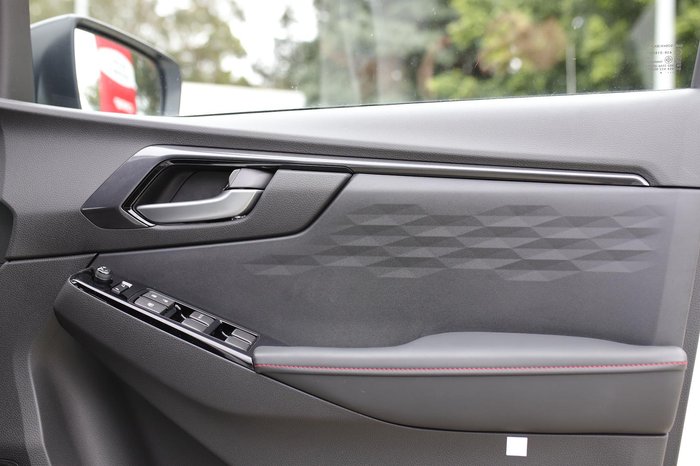 2025 Isuzu D-MAX X-TERRAIN