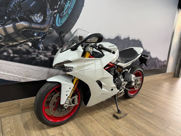 2018 DUCATI SUPERSPORT