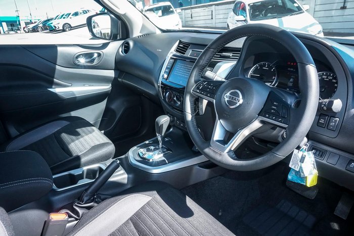 2025 Nissan Navara ST