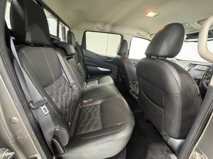 2021 Nissan Navara ST-X