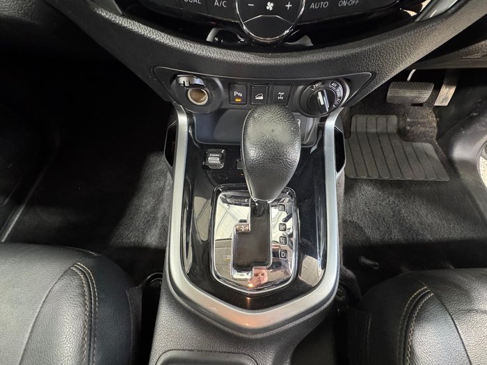 2021 Nissan Navara ST-X