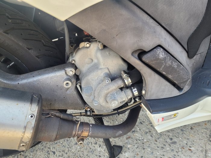 2010 APRILIA SPORTCITY CUBE 300 WHITE