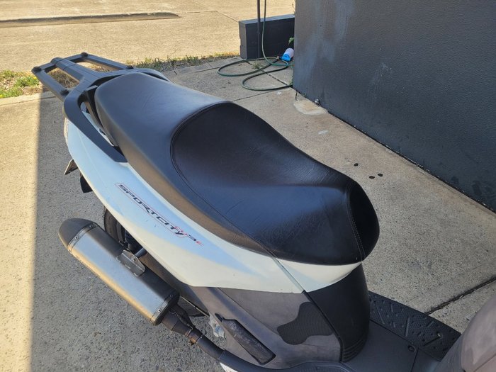 2010 APRILIA SPORTCITY CUBE 300 WHITE