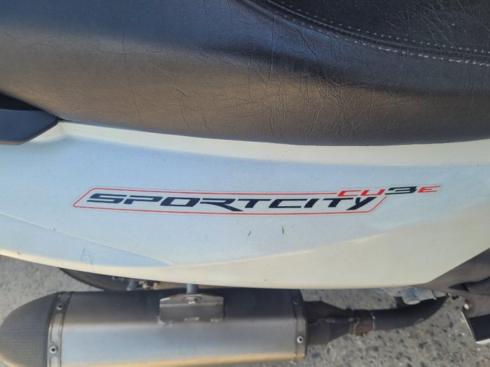 2010 APRILIA SPORTCITY CUBE 300 WHITE