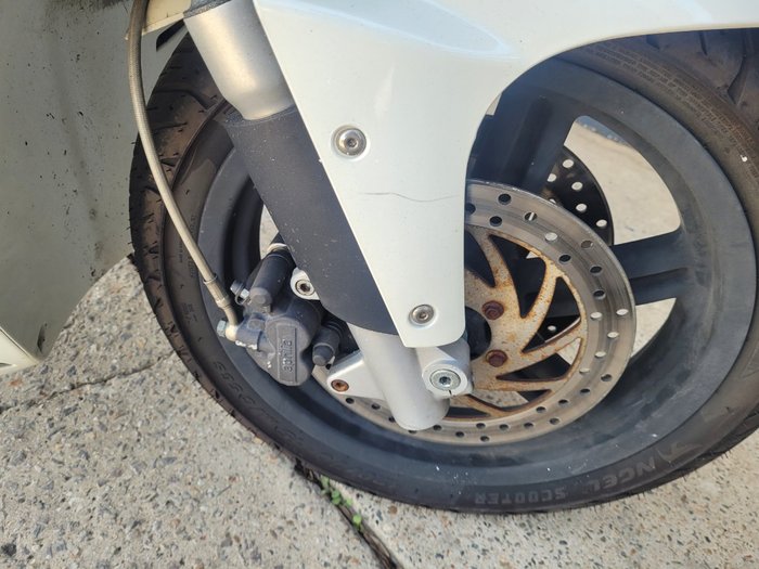 2010 APRILIA SPORTCITY CUBE 300 WHITE