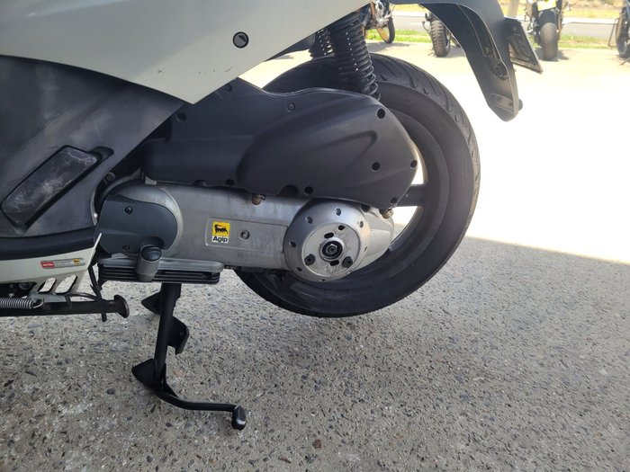 2010 APRILIA SPORTCITY CUBE 300 WHITE