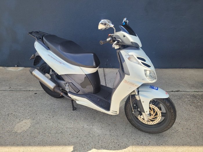 2010 APRILIA SPORTCITY CUBE 300 WHITE